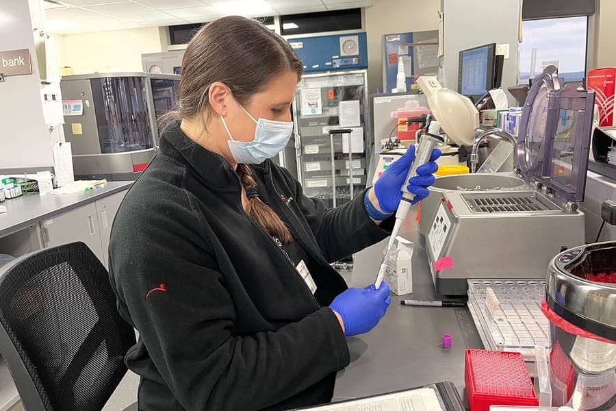 Women uses lab equipment