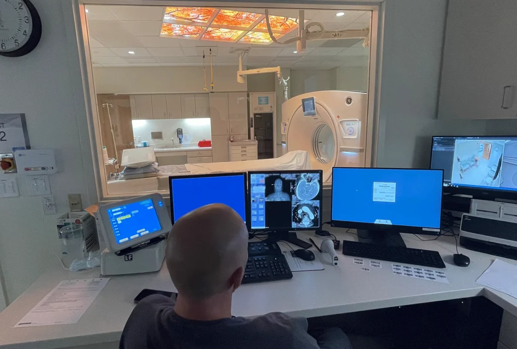 a technician reads the images during an mri